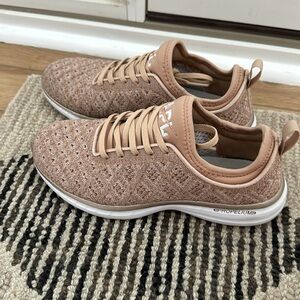 APL Women's TechLoom Phantom Rose Gold White 7 EUC